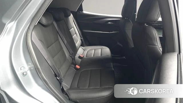 Chevrolet (GM Daewoo) The New Trail Blazer 2026 Серебристо-серый из Кореи, фото 3