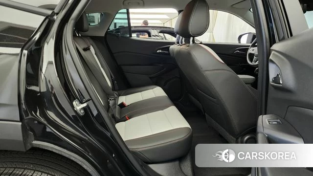 Chevrolet (GM Daewoo) Trax Crossover 2024 Черный из Кореи, фото 3