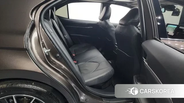 Toyota Camry (XV70) 2024 Песочный из Кореи, фото 3