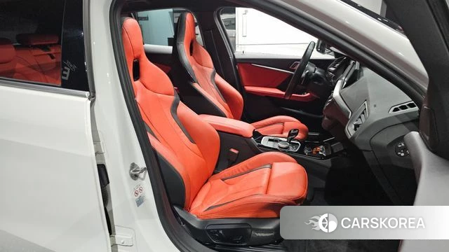 BMW 1 Series (F40) 2023 Белый из Кореи, фото 3