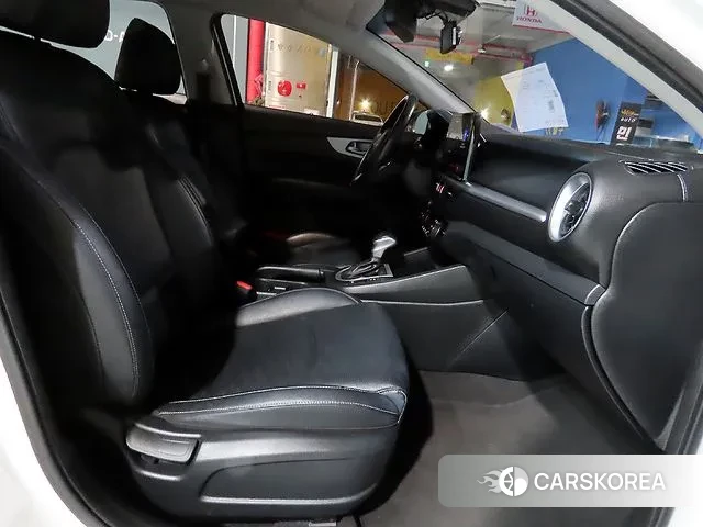 Kia The New K3 2nd generation 2021 Белый из Кореи, фото 3