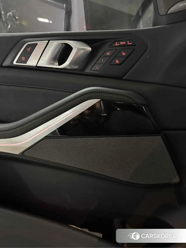 BMW X7 (G07) 2023 Белый из Кореи, фото 3