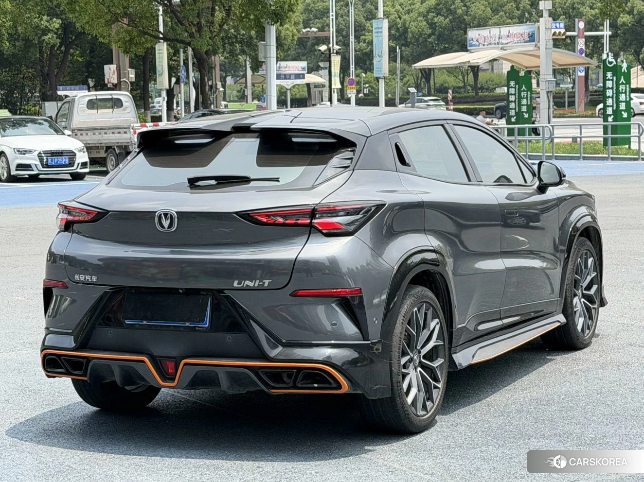 Chang'an UNI-T 2021 Темно-серый из Китая, фото 3
