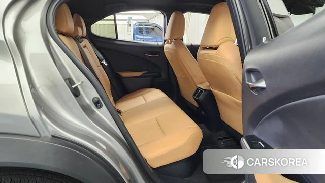 Lexus UX300h 2025 Серебристо-серый из Кореи, фото 3