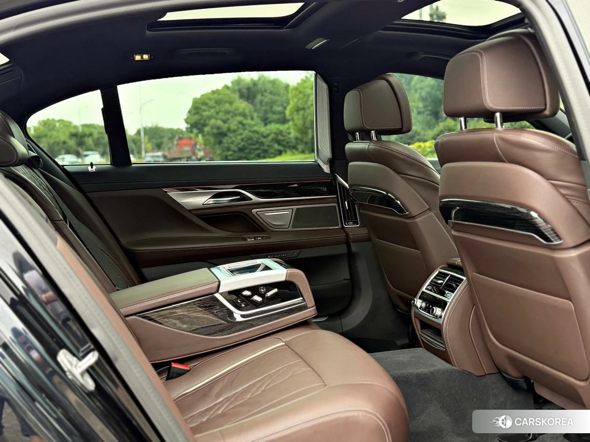 BMW 7 series 2021 Черный из Китая, фото 3