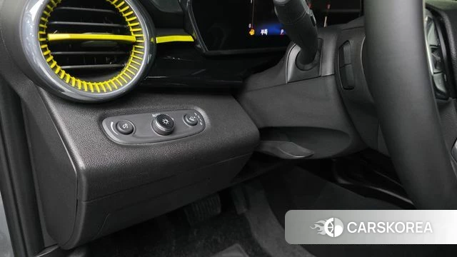 Chevrolet (GM Daewoo) Trax Crossover 2023 Серебристо-серый из Кореи, фото 3