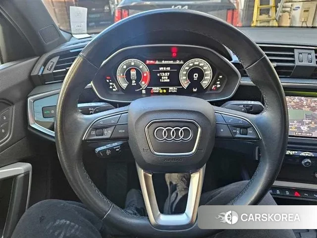 Audi Q3 (F3) 2023 Белый из Кореи, фото 3