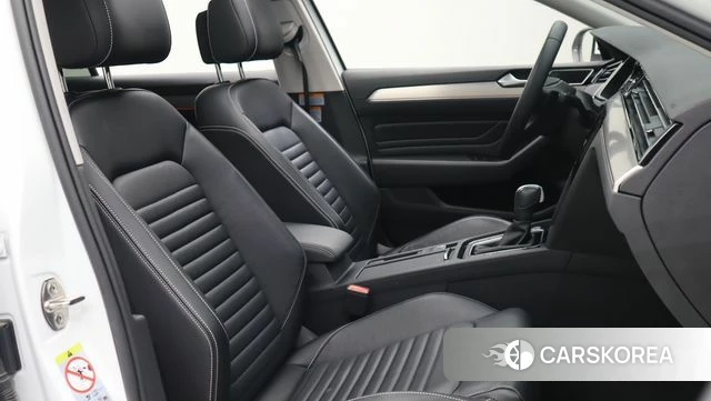 Volkswagen Passat GT (B8) 2022 Белый из Кореи, фото 3