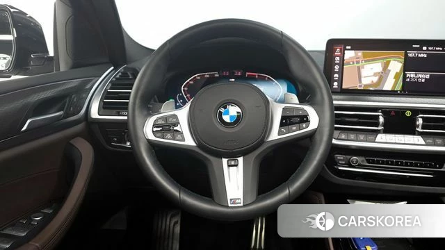 BMW X4 (G02) 2024 Светло-серебряный цвет из Кореи, фото 3