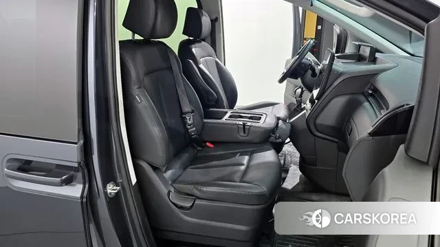 Hyundai Staria 2023 Серый из Кореи, фото 3