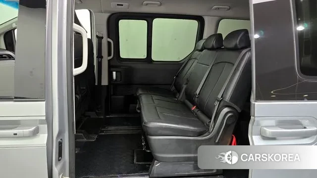 Hyundai Staria 2023 Серебряный из Кореи, фото 3