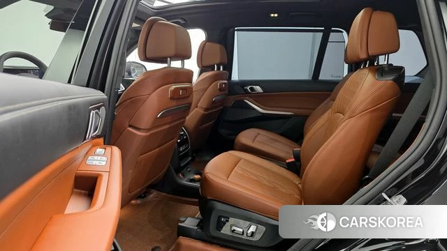 BMW X7 (G07) 2024 Черный из Кореи, фото 3