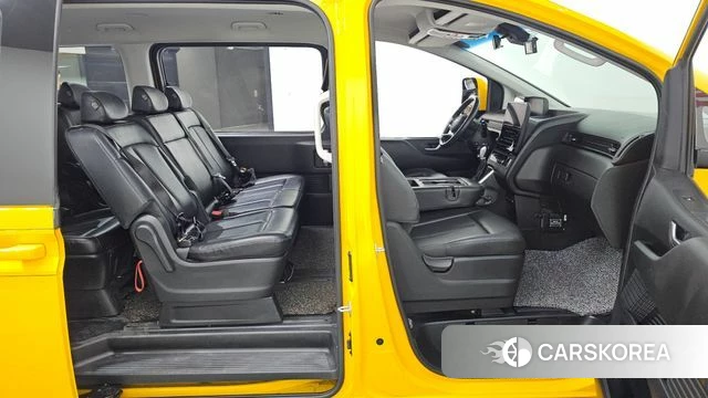 Hyundai Staria 2021 Желтый из Кореи, фото 3