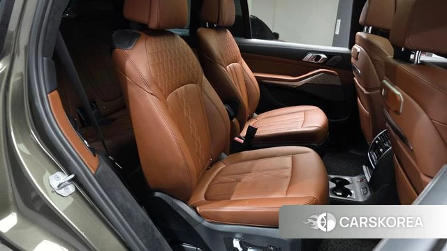 BMW X7 (G07) 2023 Цвет тростника из Кореи, фото 3