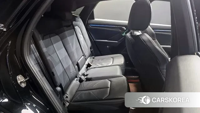 Audi Q3 (F3) 2022 Черный из Кореи, фото 3