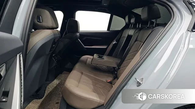 BMW 5 Series (G60) 2024 Светло-серебряный цвет из Кореи, фото 3