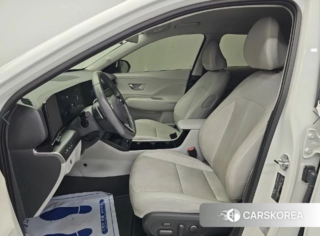 Hyundai Kona Hybrid (SX2) 2023 Белый из Кореи, фото 3