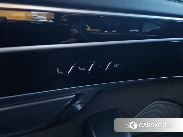 Audi A8 (D5) 2021 Черный из Кореи, фото 3