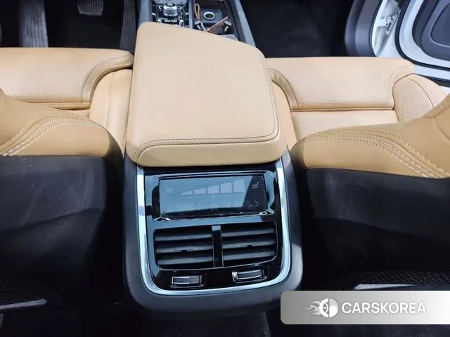 Volvo XC60 second Generation 2019 Белый из Кореи, фото 3