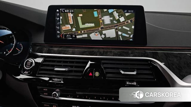 BMW 5 Series (G30) 2018 Серебристо-серый из Кореи, фото 3