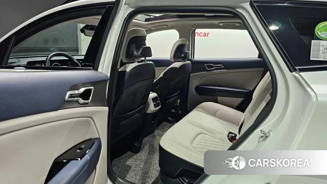 Kia Sportage 5th Generation Hybrid 2023 Белый из Кореи, фото 3