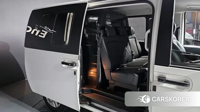 Hyundai Staria 2022 Белый из Кореи, фото 3