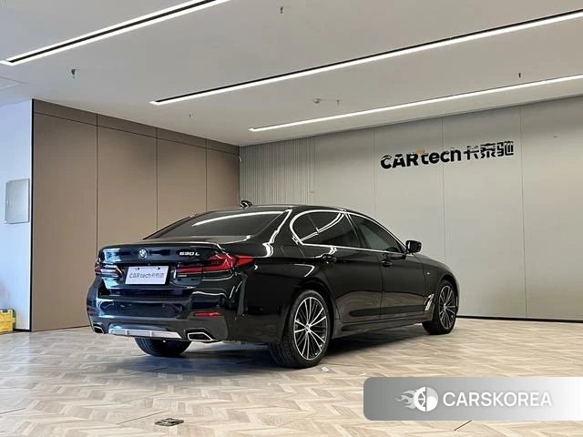 BMW 5 series 2021 Черный из Китая, фото 3