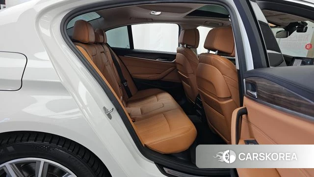BMW 5 Series (G30) 2019 Белый из Кореи, фото 3