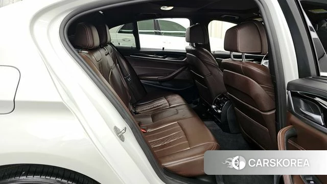 BMW 5 Series (G30) 2018 Белый из Кореи, фото 3