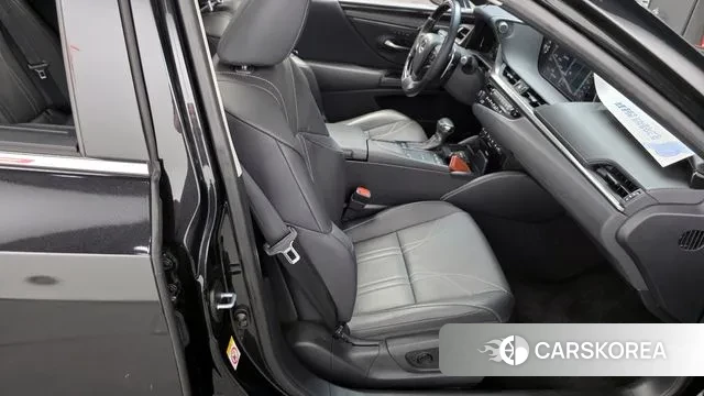 Lexus ES300h 7th generation 2019 Черный из Кореи, фото 3