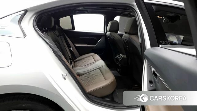 BMW 5 Series (G60) 2024 Белый из Кореи, фото 3