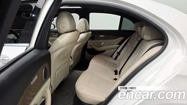 Mercedes-Benz E-Class W213 2023 Белый из Кореи, фото 3