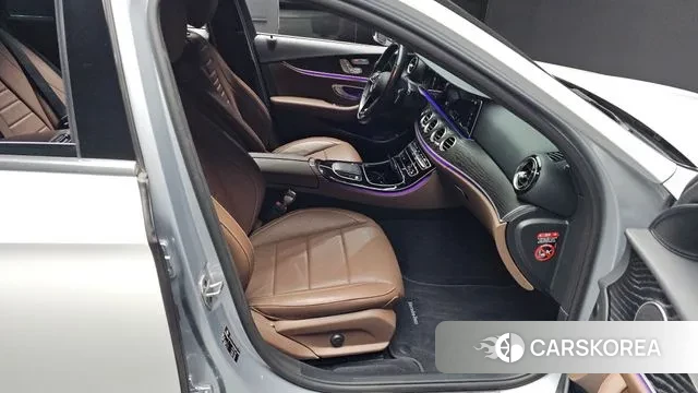 Mercedes-Benz E-Class W213 2022 Белый из Кореи, фото 3