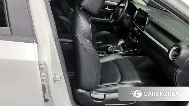 Kia The New K3 2nd generation 2022 Белый из Кореи, фото 3