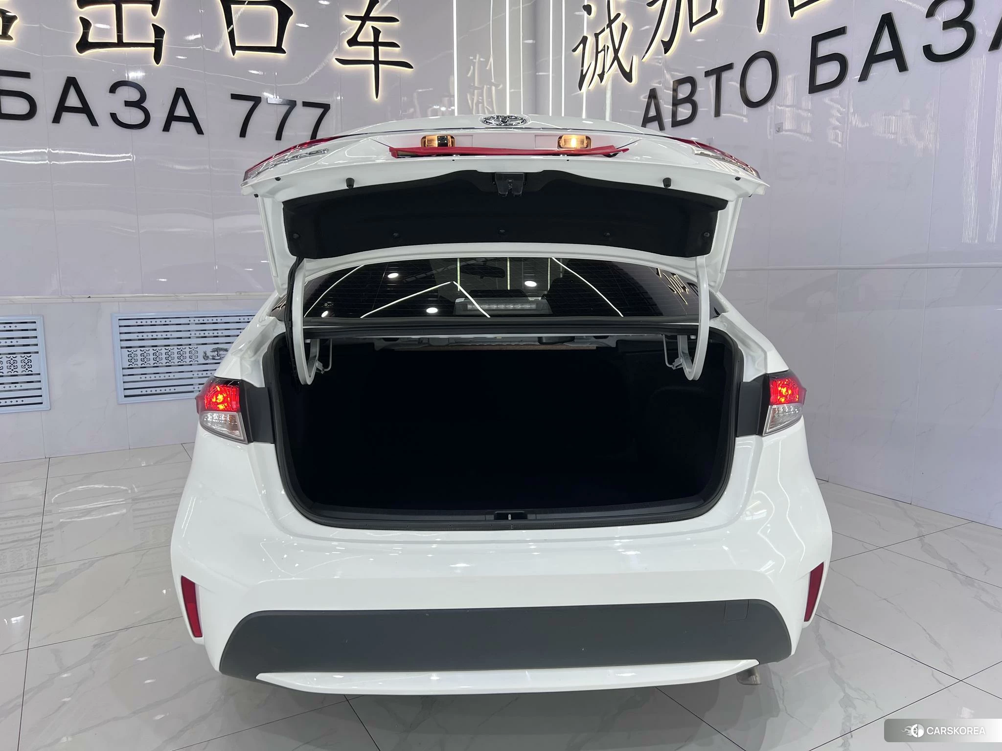 Toyota Levin 2021 Белый из Китая, фото 3
