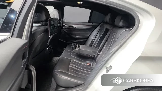 BMW 5 Series (G30) 2018 Белый из Кореи, фото 3