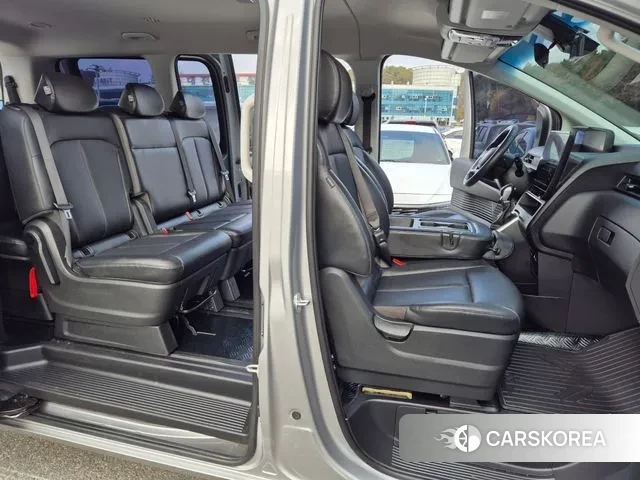 Hyundai Staria 2023 Серебристо-серый из Кореи, фото 3