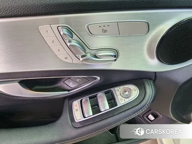 Mercedes-Benz C-Class W205 2018 Белый из Кореи, фото 3