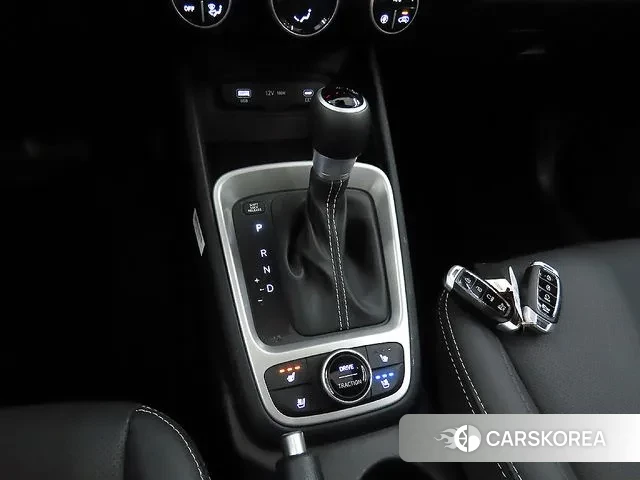 Hyundai Venue 2024 Белый из Кореи, фото 3