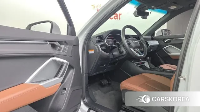 Audi Q3 (F3) 2022 Белый из Кореи, фото 3