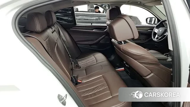 BMW 5 Series (G30) 2022 Белый из Кореи, фото 3