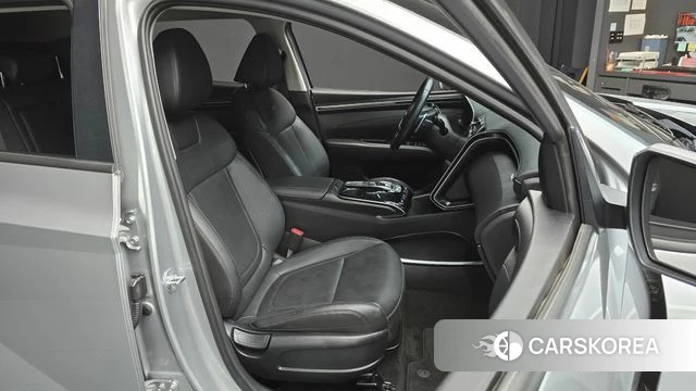 Hyundai Tucson (NX4) 2022 Серебристо-серый из Кореи, фото 3