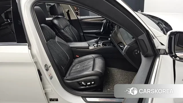 BMW 5 Series (G30) 2018 Белый из Кореи, фото 3