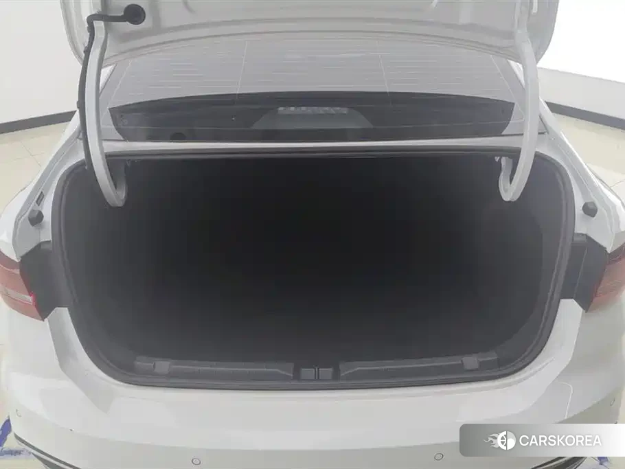 Volkswagen Lavida 2023 Белый из Китая, фото 3