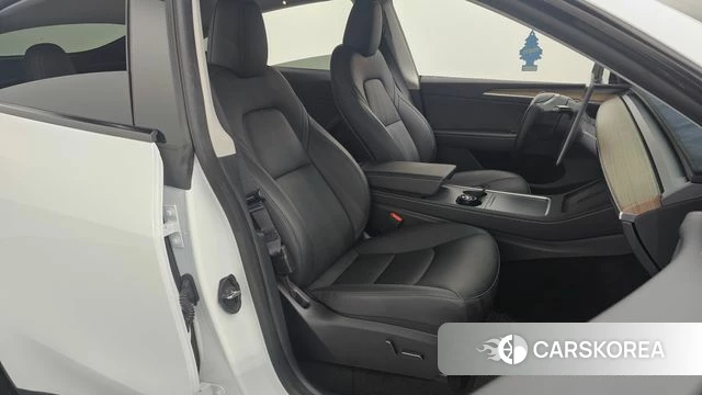 Tesla Model Y 2023 Белый из Кореи, фото 3