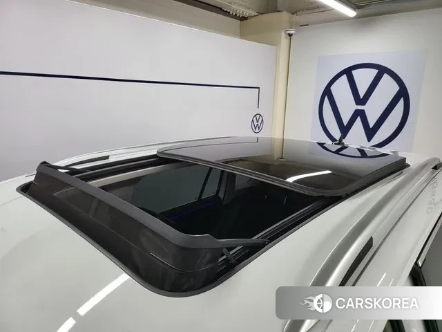 Volkswagen Tiguan second Generation 2021 Белый из Кореи, фото 3