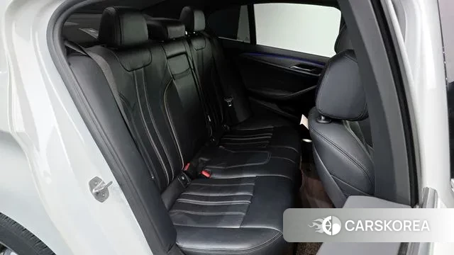 BMW 5 Series (G30) 2018 Белый из Кореи, фото 3