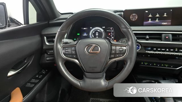 Lexus UX250h 2021 Белый из Кореи, фото 3
