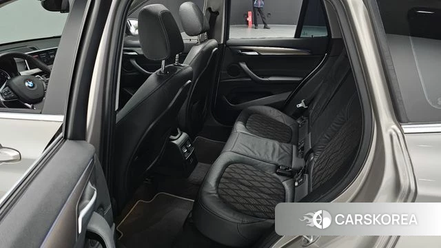 BMW X1 (F48) 2021 Серебристо-серый из Кореи, фото 3