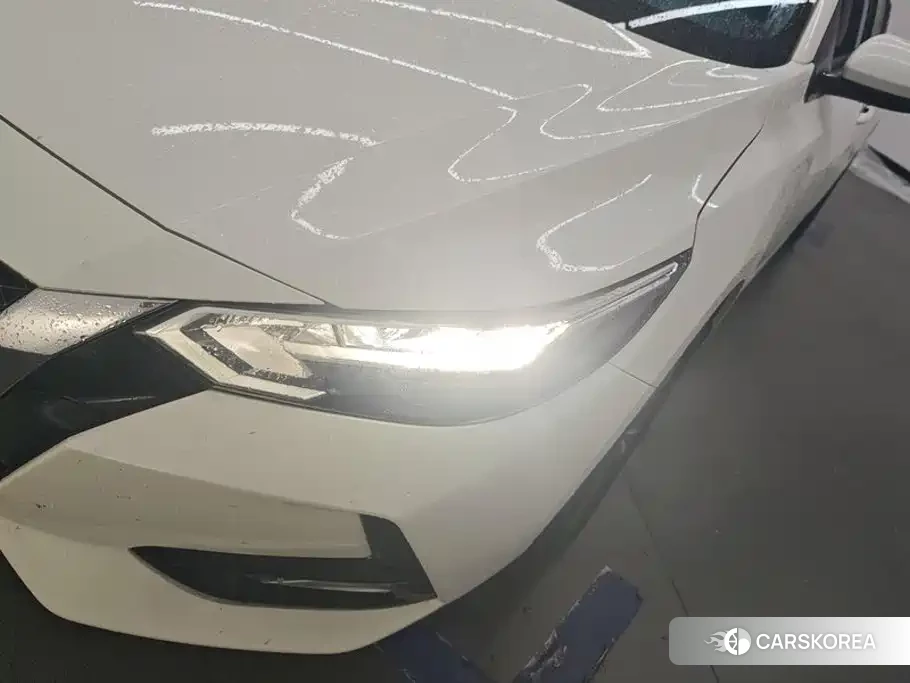 Nissan Sylphy 2022 Белый из Китая, фото 3